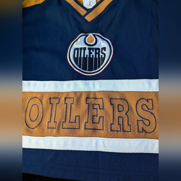 NHL Oilers hockey jersey Size 2T, excellent condition - Picture 10 of 12